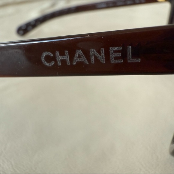 CHANEL Sunglasses with Gold Chain Brow - Picture 5 of 6